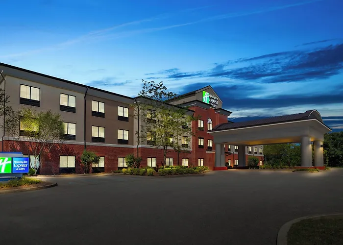 Holiday Inn Express & Suites Fairmont By Ihg